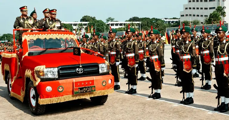 রাষ্ট্রপতি কুচকাওয়াজে সেনা প্রধান